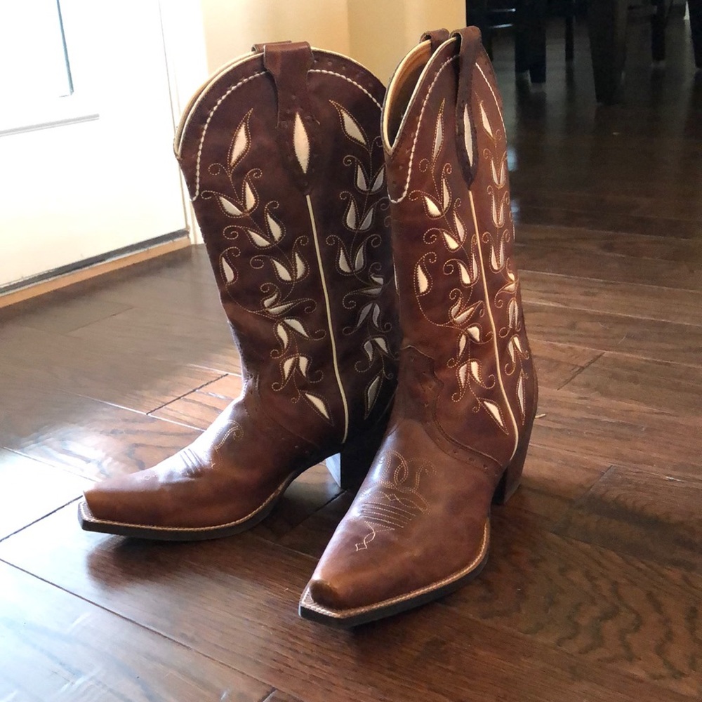 Ariat size 10B boots- basically brand new